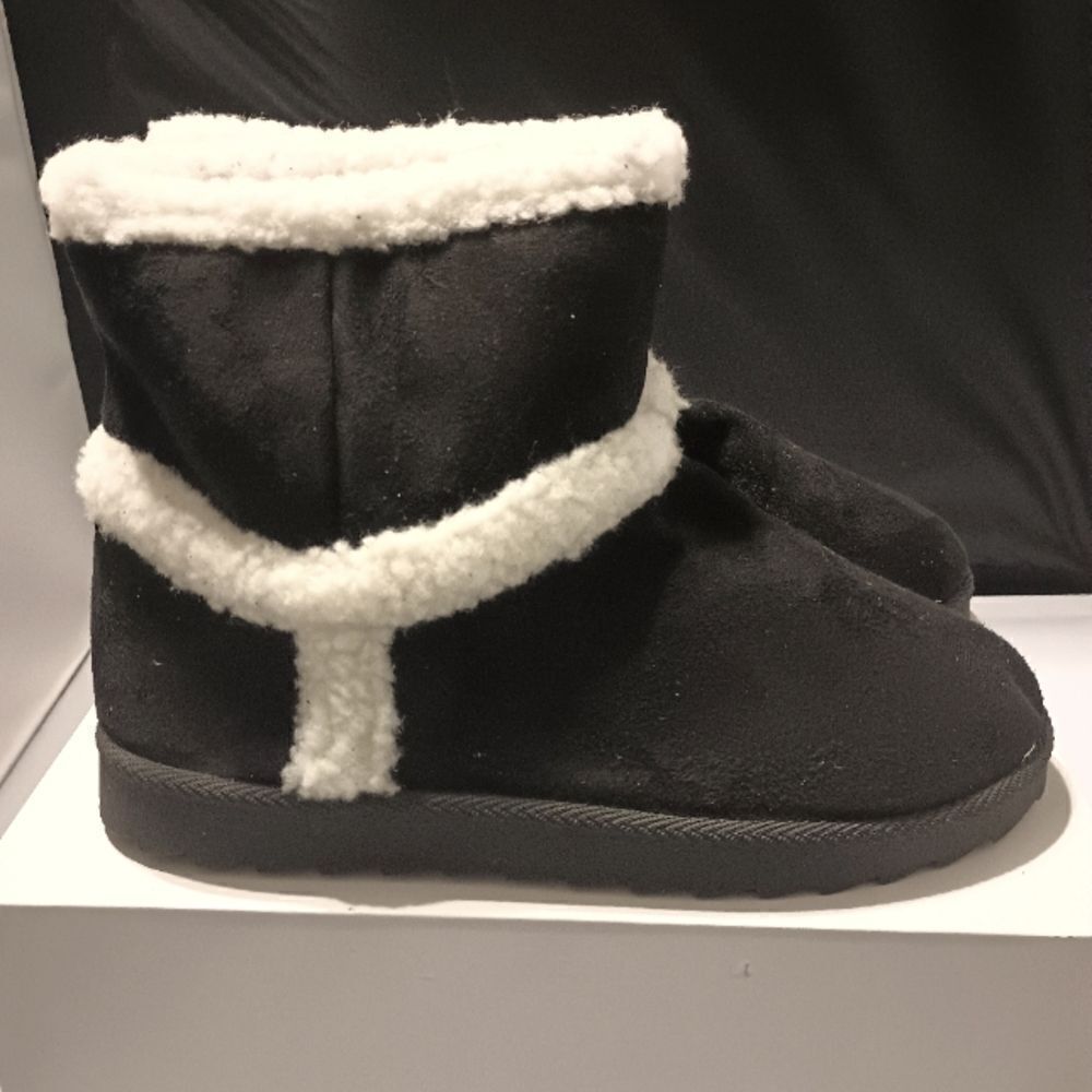 💯🔥OLIVIA MILLER Women's Joyce Cold Weather Boot Black SIZE: 10🔥🔥NEW WITH T